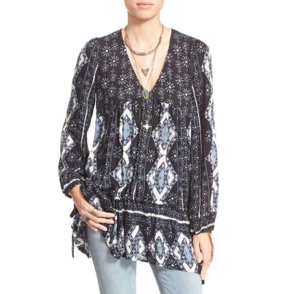 Free People Viole Bay V-Neck Navy and Blue Tunic Size Small - Picture 1 of 8